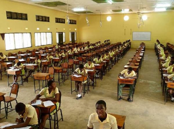 WATCH: Anger Mounts Over Headmaster’s Alleged Failure to Register BECE Candidates After Collecting Fees