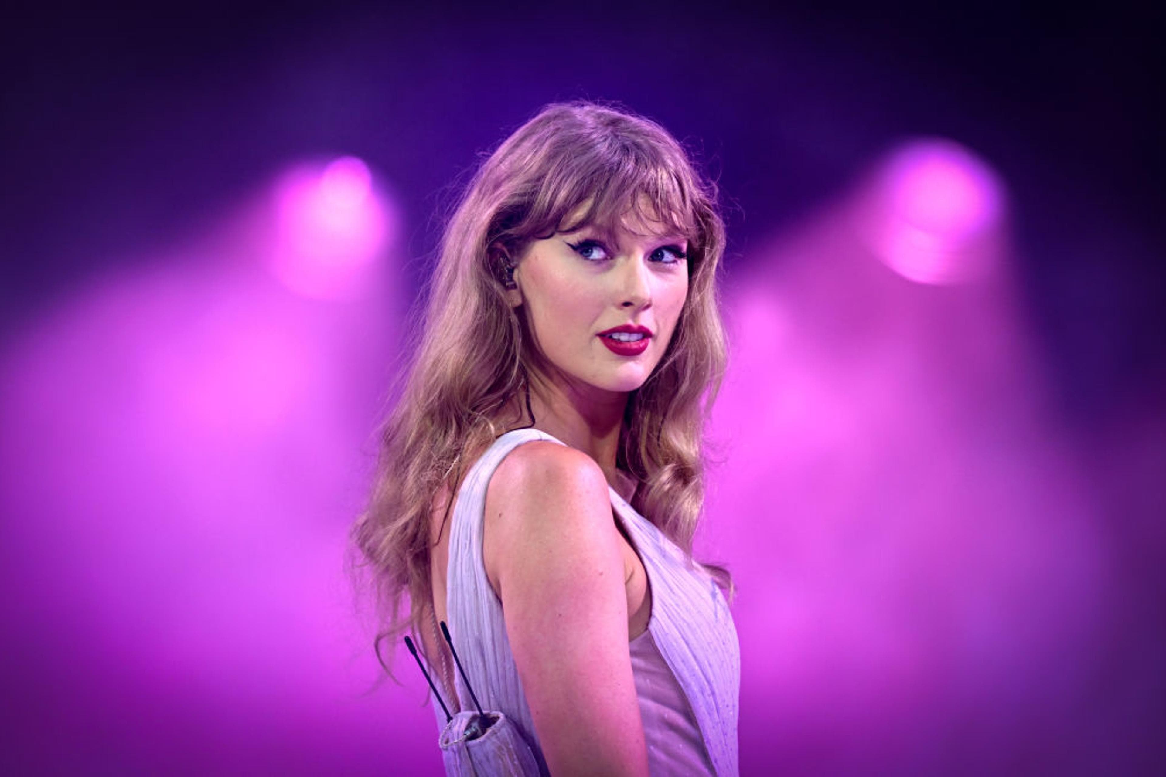 Taylor Swift Hits $2.1 Billion, Joins World’s Richest Musicians – Forbes