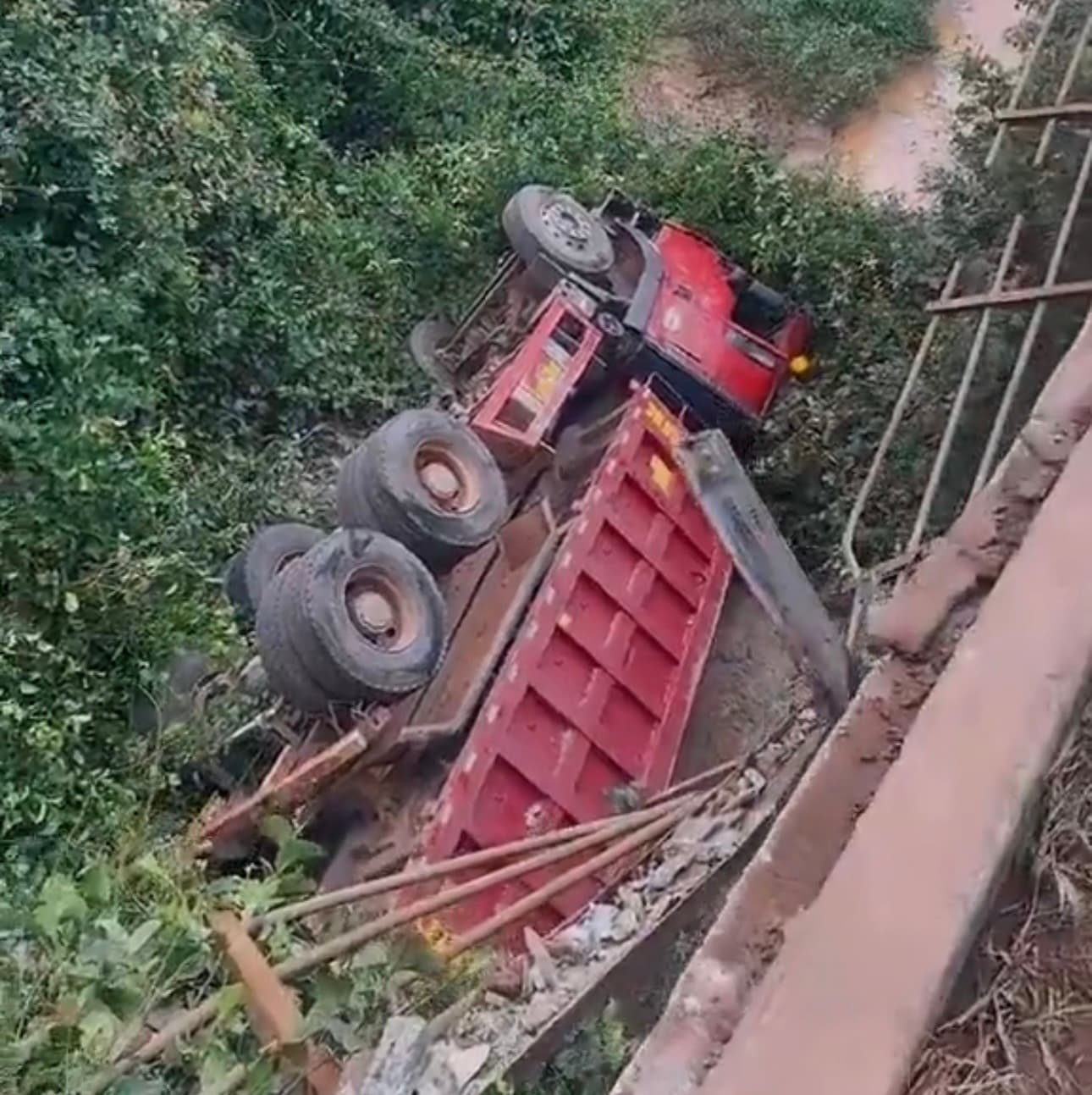 Watch:Truck Somersaults Over Bridge at Adiembra, Causing Major Damage